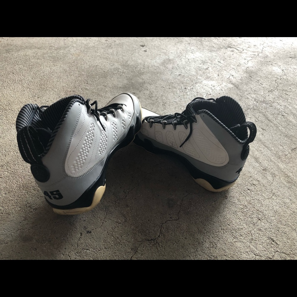 Great condition Jordans for sale size 10!